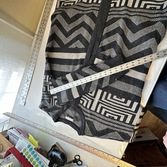 New York & Company Aztec Cardigan Women Size Medium Grey Black Long - Picture 9 of 9